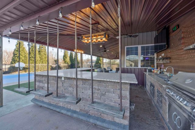 12444 S Brook Drive, Haubstadt, IN 47639