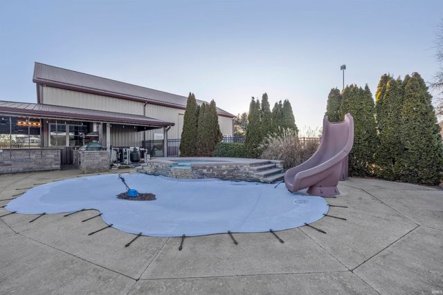 12444 S Brook Drive, Haubstadt, IN 47639