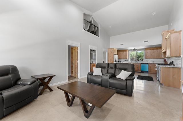 181 Private Road 197, Blum, TX 76627