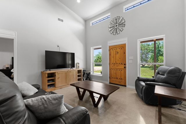 181 Private Road 197, Blum, TX 76627