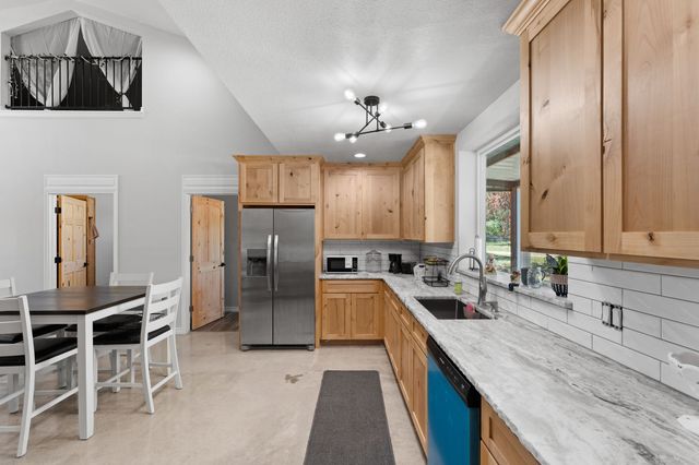 181 Private Road 197, Blum, TX 76627