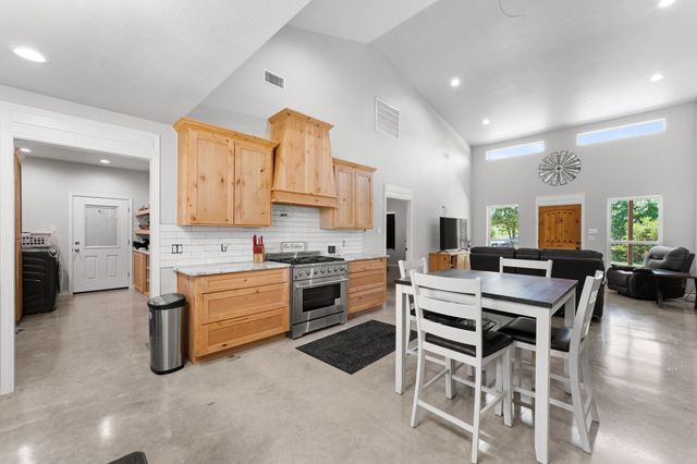 181 Private Road 197, Blum, TX 76627