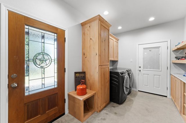 181 Private Road 197, Blum, TX 76627