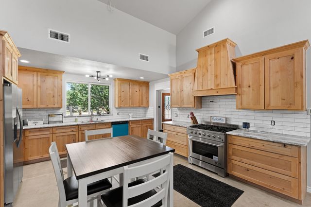 181 Private Road 197, Blum, TX 76627