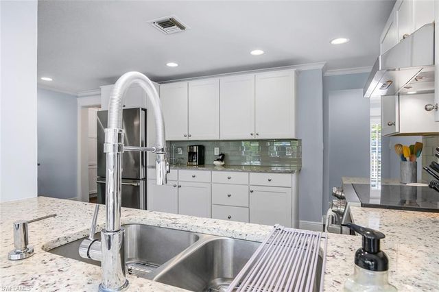 549 7th AVE N, Naples, FL 34102