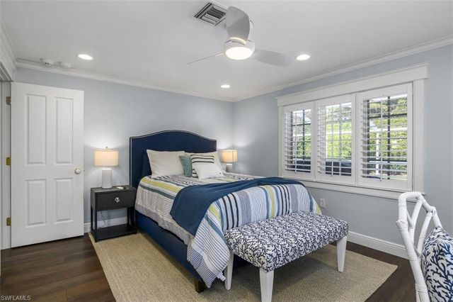 549 7th AVE N, Naples, FL 34102