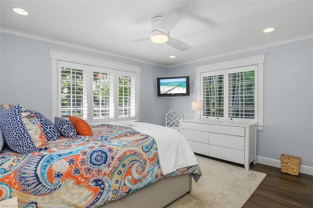 549 7th AVE N, Naples, FL 34102