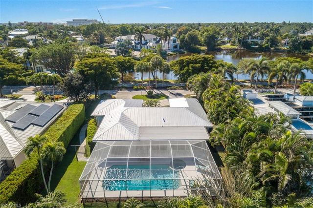 549 7th AVE N, Naples, FL 34102