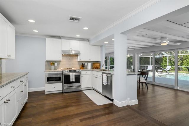 549 7th AVE N, Naples, FL 34102