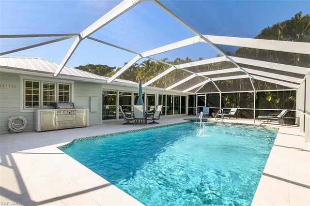 549 7th AVE N, Naples, FL 34102