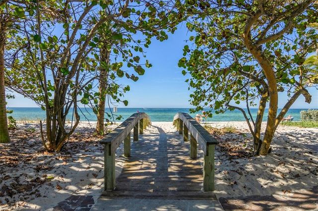 549 7th AVE N, Naples, FL 34102