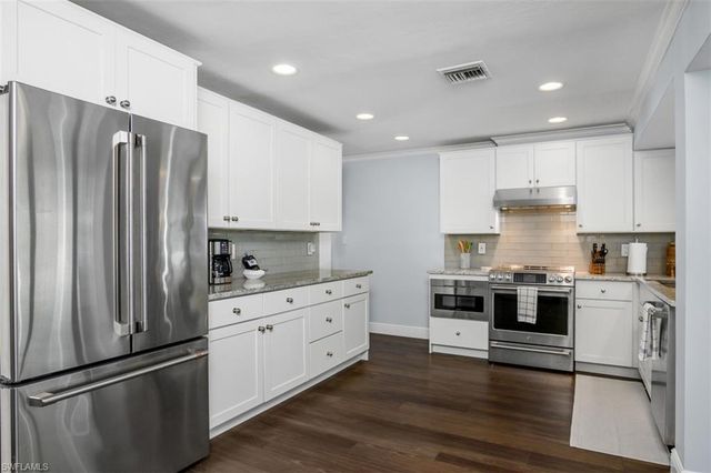 549 7th AVE N, Naples, FL 34102