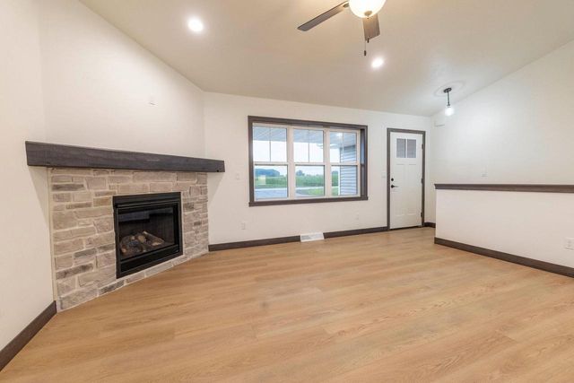 3735 HAROLDS WAY, Suamico, WI 54173