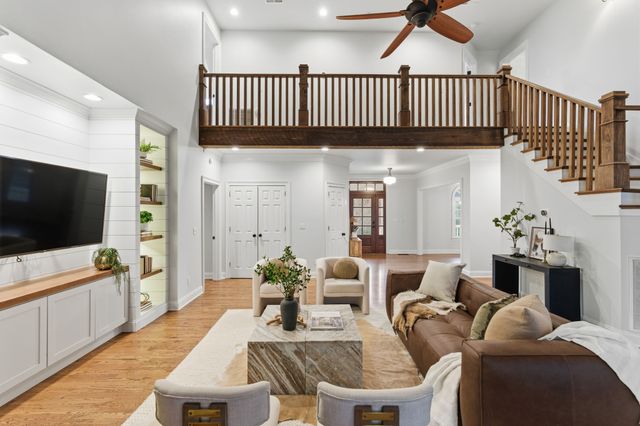 8756 Poplar Creek Rd, Nashville, TN 37221