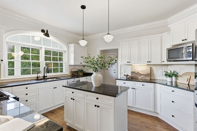 8756 Poplar Creek Rd, Nashville, TN 37221