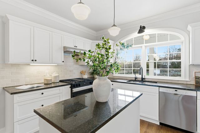 8756 Poplar Creek Rd, Nashville, TN 37221