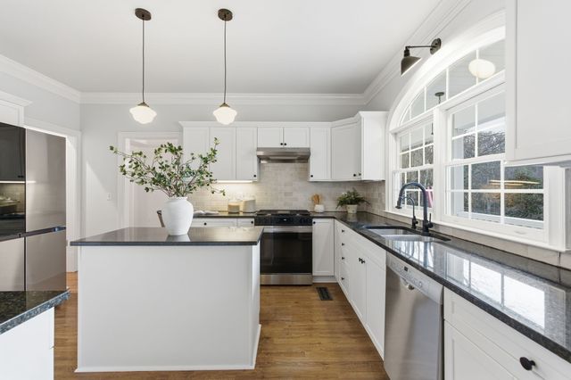 8756 Poplar Creek Rd, Nashville, TN 37221