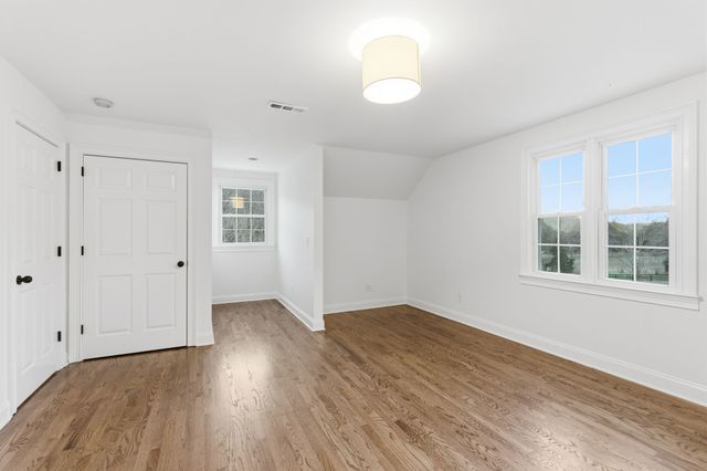 8756 Poplar Creek Rd, Nashville, TN 37221