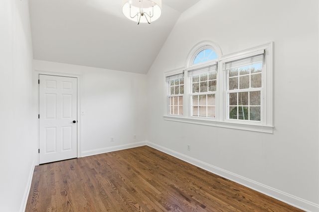 8756 Poplar Creek Rd, Nashville, TN 37221