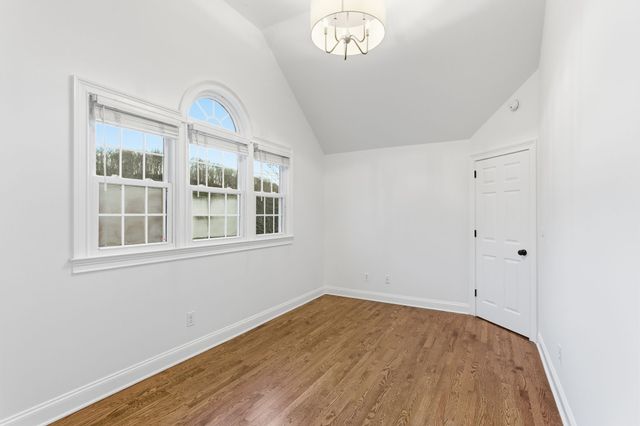 8756 Poplar Creek Rd, Nashville, TN 37221