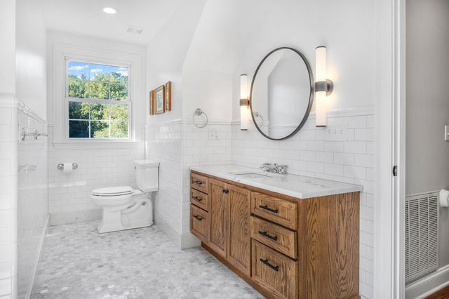 8756 Poplar Creek Rd, Nashville, TN 37221