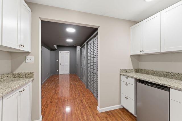 8756 Poplar Creek Rd, Nashville, TN 37221