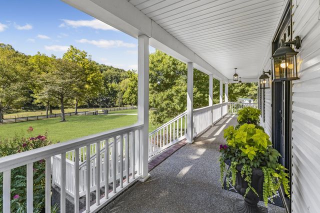 8756 Poplar Creek Rd, Nashville, TN 37221