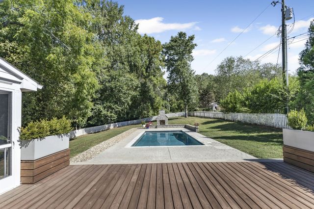 8756 Poplar Creek Rd, Nashville, TN 37221