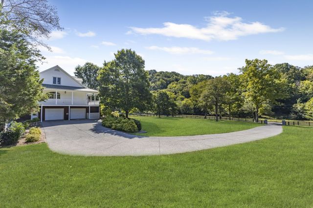 8756 Poplar Creek Rd, Nashville, TN 37221