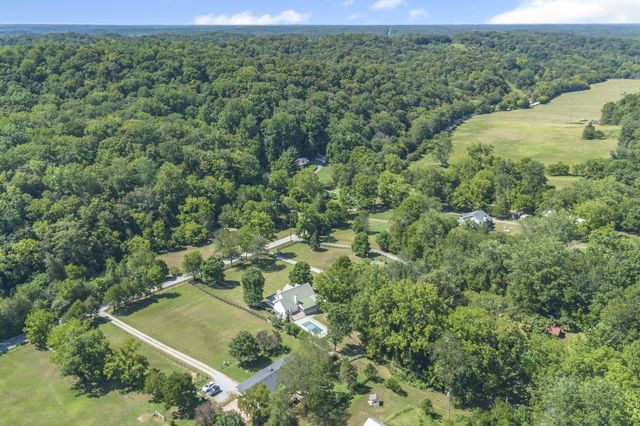 8756 Poplar Creek Rd, Nashville, TN 37221