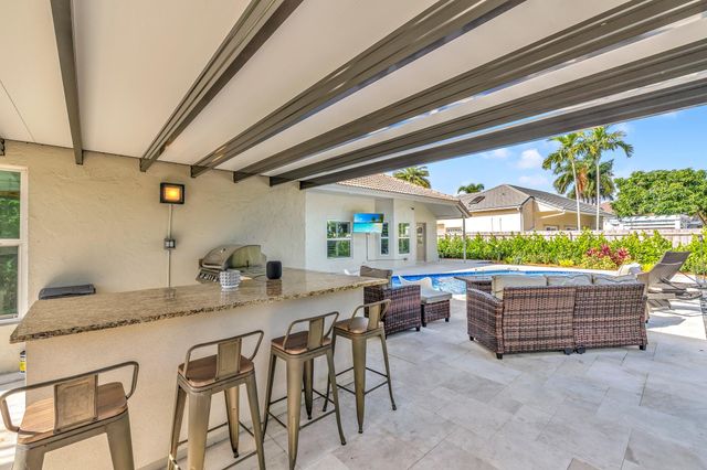 24 Dogwood Cir, Boynton Beach, FL 33436