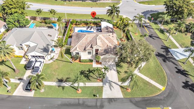 24 Dogwood Cir, Boynton Beach, FL 33436
