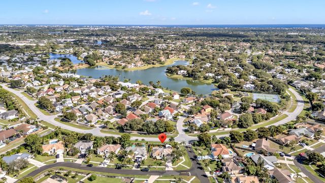 24 Dogwood Cir, Boynton Beach, FL 33436