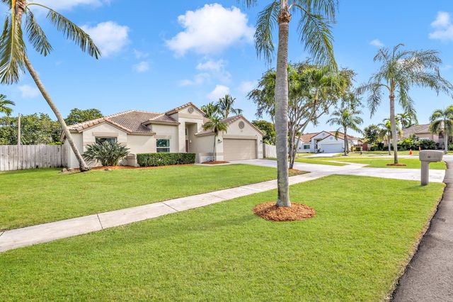 24 Dogwood Cir, Boynton Beach, FL 33436