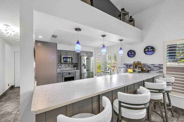 24 Dogwood Cir, Boynton Beach, FL 33436