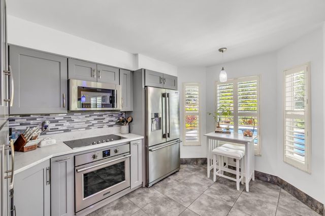 24 Dogwood Cir, Boynton Beach, FL 33436