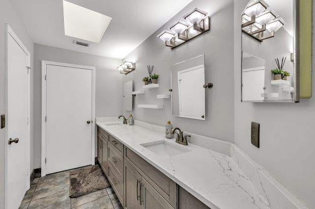 24 Dogwood Cir, Boynton Beach, FL 33436