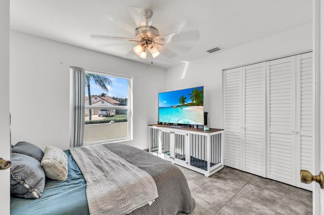 24 Dogwood Cir, Boynton Beach, FL 33436