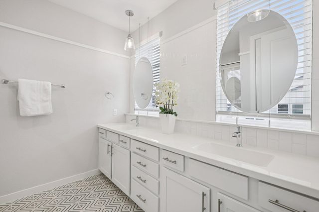 12001 Vista Parke DR 1104, Austin, TX 78726