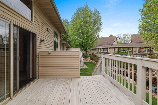 1243 PRAIRIE FALCON TRAIL, Green Bay, WI 54313