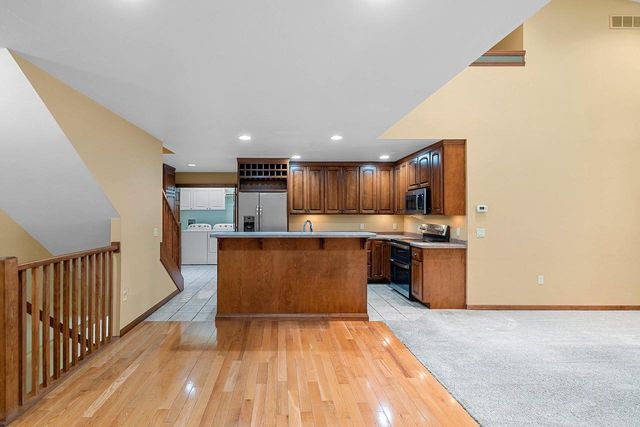 1243 PRAIRIE FALCON TRAIL, Green Bay, WI 54313