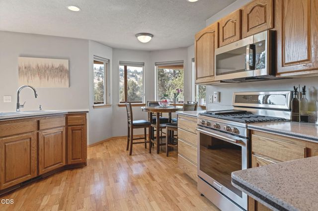 8045 NW Grubstake Way, Redmond, OR 97756