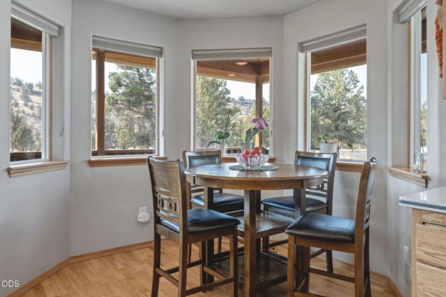 8045 NW Grubstake Way, Redmond, OR 97756