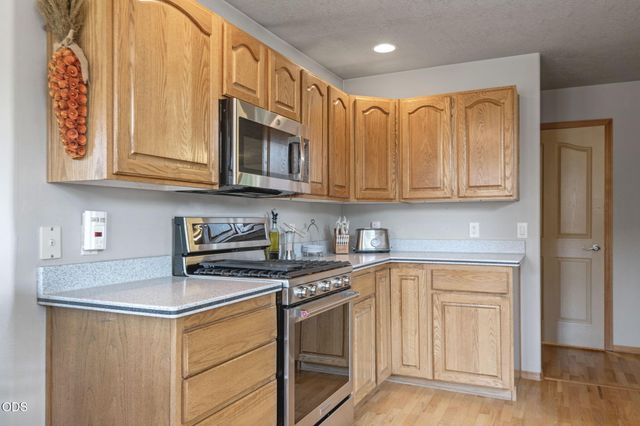 8045 NW Grubstake Way, Redmond, OR 97756