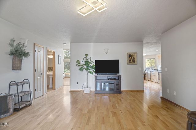 8045 NW Grubstake Way, Redmond, OR 97756