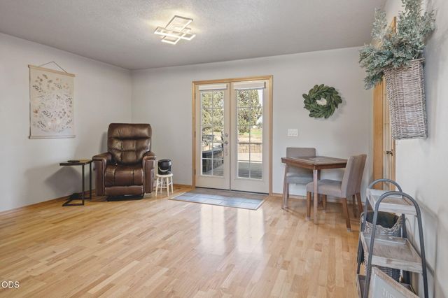 8045 NW Grubstake Way, Redmond, OR 97756