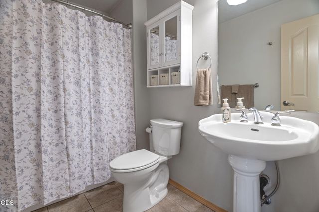 8045 NW Grubstake Way, Redmond, OR 97756