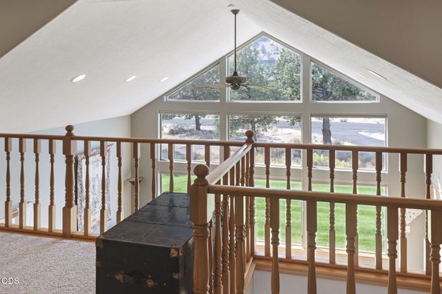 8045 NW Grubstake Way, Redmond, OR 97756