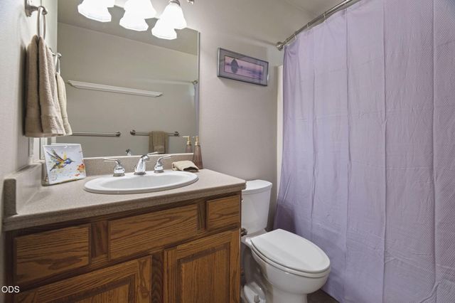 8045 NW Grubstake Way, Redmond, OR 97756