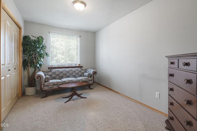 8045 NW Grubstake Way, Redmond, OR 97756